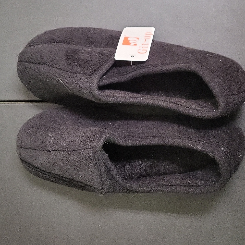NWT, Git-up Black Slippers with Velcro Tops